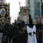 Las dos cofradías celebraron su hermandad en el desfile de ayer