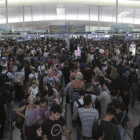 Aglomeraciones en los controles de seguridad de la T-1, en el aeropuerto de El Prat, el viernes