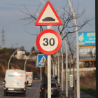Una de las señales ya colocadas, en la salida de la ciudad hacia Astorga. L. DE LA MATA