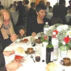 La imagen muestra un momento de la mesa de las autoridades en la fiesta gastronómica del botillo