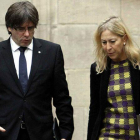 Mientras se reunían Puigdemont y Munté con el Govern, funcionarios del TSJC notificaban en el Parlament el procesamiento a Forcadell.