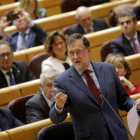 Rajoy, habla desde su escaño en el pleno del Senado.