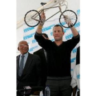 Lance Armstrong durante de uno de los actos en la capital surafricana