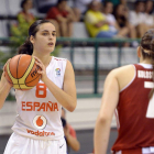Ángela Salvadores, lesionada, será baja en las jornadas iniciales de la concentración. FIBA