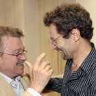 El artista Félix de la Concha junto al pintor José Sánchez Carralero, ayer en la Casa de León en Madrid.