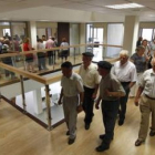 Los habitantes de Villadangos visitaron ayer el nuevo edificio del ayuntamiento que se abrirá en los