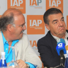 Emilio Cubelos e Ismael Álvarez, ayer en el Bierzo Plaza.