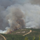 El fuego amenazó al pinar de Quilós durante la tarde. CÉSAR SÁNCHEZ