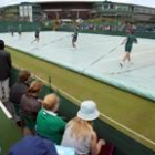 La pista de Wimbledon presentaba ayer este aspecto por la lluvia
