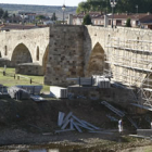 El puente de 20 ojos alcanza casi 200 metros de largo.