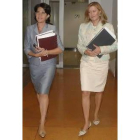 Teresa Mata y Pilar del Olmo, antes de comparecer ante la prensa