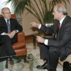 El presidente catalán José Montilla recibió al nuevo vicepresidente tercero del Gobierno, Manuel Cha