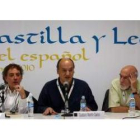 El poeta leonés Juan Carlos Mestre compartió mesa en un debate con el vallisoletano Gustavo Martín G