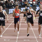 Saúl Ordóñez en el momento de cruzar la meta como campeón de España de los 800 metros. SERGIO PÉREZ