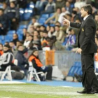 Raúl se saluda con el argentino Saviola después de uno de los dos tantos que logró ayer