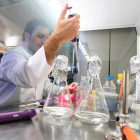 La investigación en los laboratorios universitarios tienen su aplicación en la sociedad. SECUNDINO PÉREZ