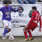 Adrián Rojo, a la izquierda, será baja esta tarde ante el Real Burgos por sanción. RAMIRO