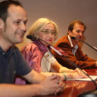 Héctor Escobar, de los libreros leoneses, María Jesús García, de Caja España, y Javier Moro.