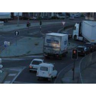 Los semáforos, en una imagen de archivo, complican el tránsito de los vehículos que cambian de vía.