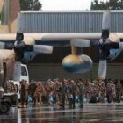 WEl contingente de 455 soldados minutos antes de partir en el aeropuerto de Lavacolla en Santiago