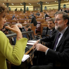 Dolors Montserrat y Mariano Rajoy, al inicio de la sesión de control al Gobierno.