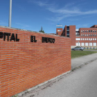 Acceso al Hospital El Bierzo, en una imagen de archivo. L. DE LA MATA