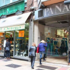 Las tiendas ya abrieron en 2011 el Sábado Santo que coincidía con la fiesta de la Comunidad.