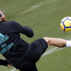 Sergio Ramos, durante el entrenamiento de este viernes en la ciudad deportiva blanca.