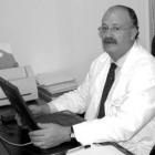 El doctor José Luis de la Cruz es especialista en cirugía laparoscópica de la obesidad