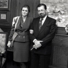 Elena Ochoa y Chicho Ibáñez Serrador, en la presentación del programa de TVE Hablemos de sexo, en 1990.