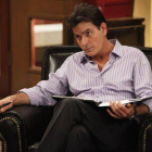 Charlie Sheen, en una escena de 'Terapia con Charlie'.