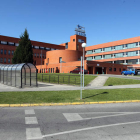 Tres servicios del Hospital del Bierzo, en la imagen, se han mostrado a favor de este modelo.