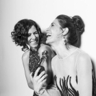 Cristina Teva y Raquel Sanchez Silva, en la imagen promocional de Movistar+ para 'La gran noche de los Oscar' del 2017.