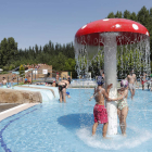 La mayor parte de las piscinas municipales de la provincia leonesa permanecerán abiertas desde este mes de junio hasta septiembre. JESÚS F. SALVADORES