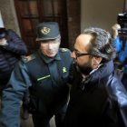 Alvaro Perez "El Bigotes",c, uno de los cabecillas de la trama Gürtel Francisco Correa, a su llegada al Tribunal Superior de Justicia valenciano.