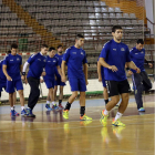 Los jugadores del Abanca Ademar durante un entrenamiento en el Palacio.