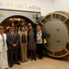 Francisco Fernández junto a Carmen Cafarell, ayer en la sede del Instituto Cervantes.