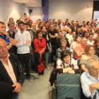 El público abarrotó el salón de plenos de Ponferrada e incluso había gente en las escaleras.
