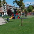 Actual zona de juegos infantiles del parque Heriberto Ampudia que verá ampliado su espacio.