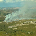 El incendio del campo de tiro del Teleno, en una imagen tomada por la Brif Tabuyo. BRIF TABUYO