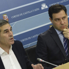 Sanz Vitorio y Raúl de la Hoz, ayer, en la rueda de prensa en las Cortes.