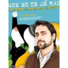 Darién Sánchez Castro posa con el cartel ganador para el Día contra  Violencia de  Género