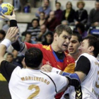 Aguinalgalde lanza ante la oposición de Rakcevic y Pejovic.