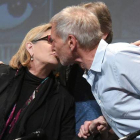Harrison Ford besa a Carrie Fisher, en San Diego.