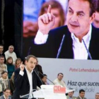 Zapatero participó en un mitin en Vitoria en el que defendió la necesidad de un cambio en el País Va