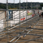 El Club Deportivo Lugo amplía con gradas supletorias su estadio para incrementar su aforo ante la llegada de la afición ponferradina.
