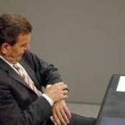 Gerhard Schröder tras perder la moción de confianza, algo que ya tenía previsto