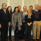 Los alcaldes y portavoces populares de la comarca junto a Isabel Carrasco, en el centro.