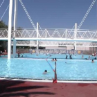 Una imagen de archivo de las piscinas de Santa Coloma de Gramenet.