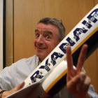 Michael O’Leary, presidente de Ryanair, en un gesto simpático. RAQUEL P. VIECO